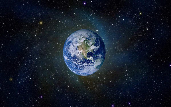Dios existe: La tierra está suspendida en el espacio