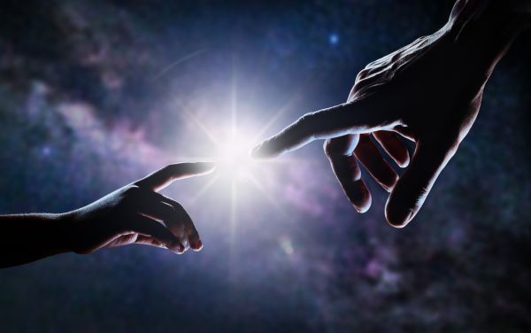 Conexión entre el dedo de un hombre y el dedo de Dios